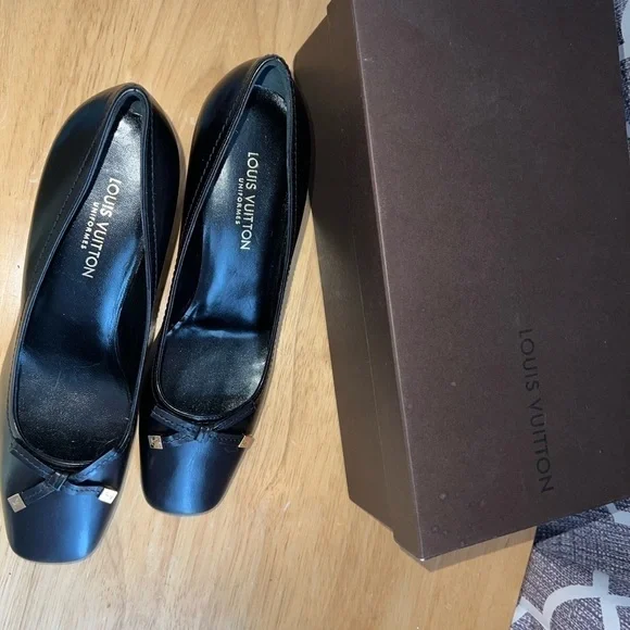 Louis Vuitton uniform black pumps. In excellent condition. - Picture 5 of 8